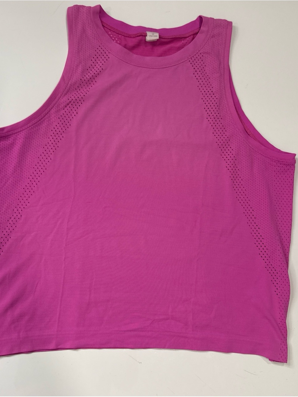Lululemon tank top size 8? active wear yoga Pink EUC A020526